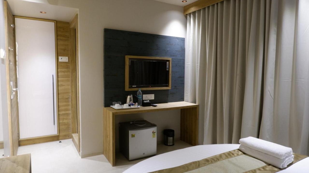 Hotel Amber Paramount Mumbai Kültér fotó