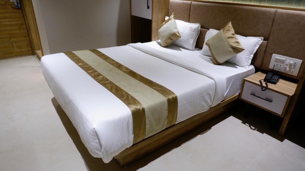 Hotel Amber Paramount Mumbai Kültér fotó